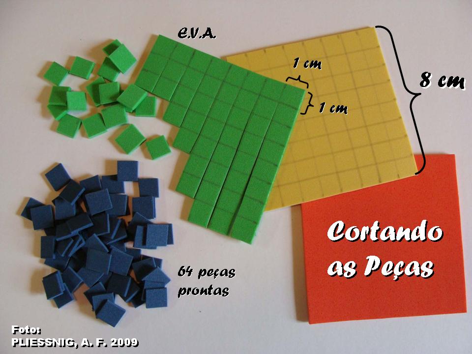 desenhe o tabuleiro de xadrez no seu caderno e distribua as peças na posição  inicial de acordo com a 