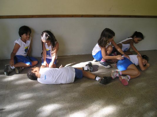 JOGOS TEATRAIS NA SALA DE AULA: UM MANUAL PARA O PROFESSOR