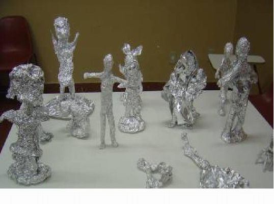 Resultado de imagem para escultura com papel aluminio