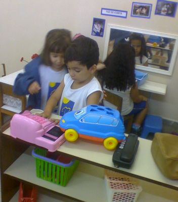 Na sala de aula - Cantinho da Criança