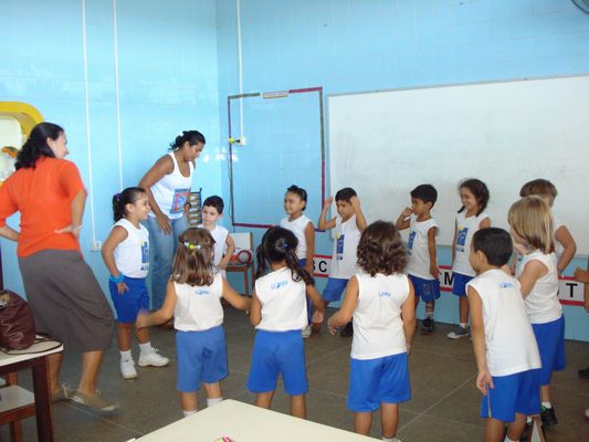 Professor e alunas do Piauí criam jogos para ensinar crianças como