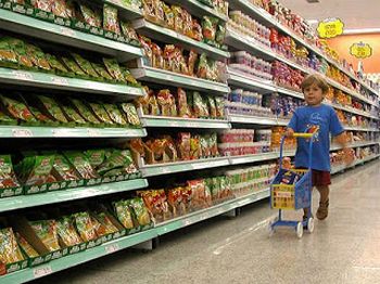 Crianca no supermercado