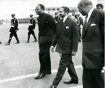 O entÃ£o imperador da EtiÃ³pia, Haile Selassie, e o entÃ£o presidente do Gana, Kwame Nkrumah.