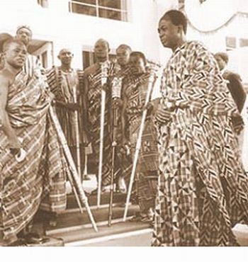 Kwame Nkrumah em vestes oficiais no dia da independÃªncia de Gana