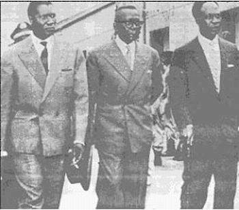 Presidente Sekou TourÃ©, da GuinÃ©, presidente William V.S. Tubman, da LibÃ©ria, e presidente Kwame Nkrumah, de Gana.