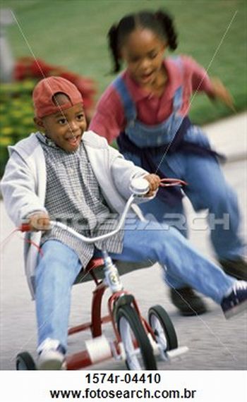 Fair Play - menino na bicicleta