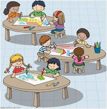 Criancas estudando a mesa