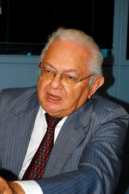 Foto do presidente da Academia Brasileira de Filologia, Antônio Martins de Araújo.