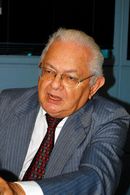 Foto do presidente da Academia Brasileira de Filologia, Antônio Martins de Araújo.