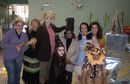 Foto mostra professoras com fantasias dos personagens de O Mágico de Oz