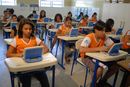Alunos utilizam laptops