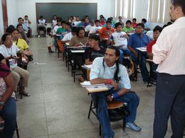 Estudantes indígenas na sala de aula