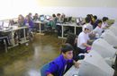 Alunos da Escola Pe.José Francisco Bertero utilizam computadores