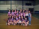 Equipe feminina de voleibol com professor Danilo
