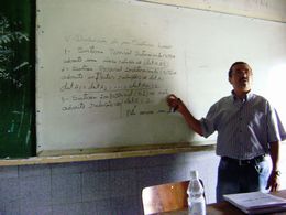 Professor José Mílton na sala de aula
