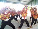 Alunos durante apresentação de dança