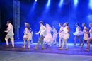 Alunos durante apresentação de dança