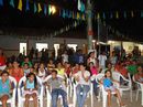 Crianças e adultos participam de evento na escola