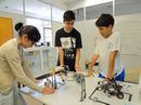 As atividades na oficina de robótica atraem os alunos