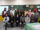 Participantes do curso Escola de Pais com a coordenadora Tereza