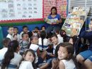 Ana Márcia lê história para alunos do 3º ano 