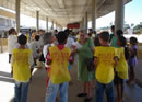 Alunos do Caic de Catalão (GO) participam de caminhada contra a dengue.