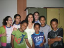 Professora Walkíria acompanhada pelos alunos de teclado que ingressaram na Escola de Música de Brasília