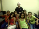 Professor Gonçalo Barbosa com alunos da Escola Municipal José Gomes Campos, em Teresina (PI).