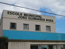 Fachada da Escola Municipal João Guimarães Rosa, de Juiz de Fora (MG)